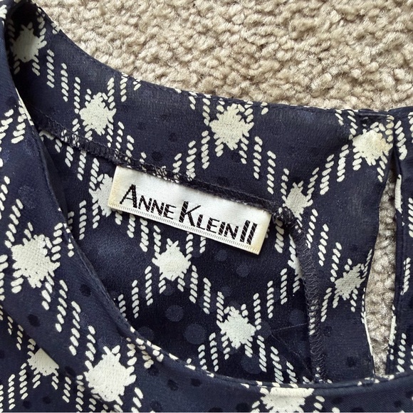 VTG ~ 1980s ~ Anne Klein II  ~ Navy and White Blouse ~ Cap Sleeves ~ Size L - Picture 4 of 5